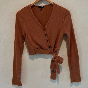 ❣️2/$25❣️ FASHION NOVA brown cropped button top | MEDIUM